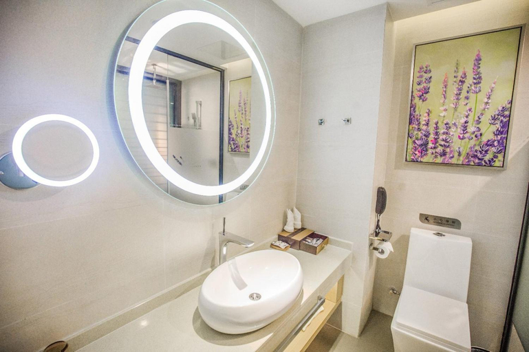 Bathroom 4, Lavande Hotel Zhumadian Railway Station, Zhumadian