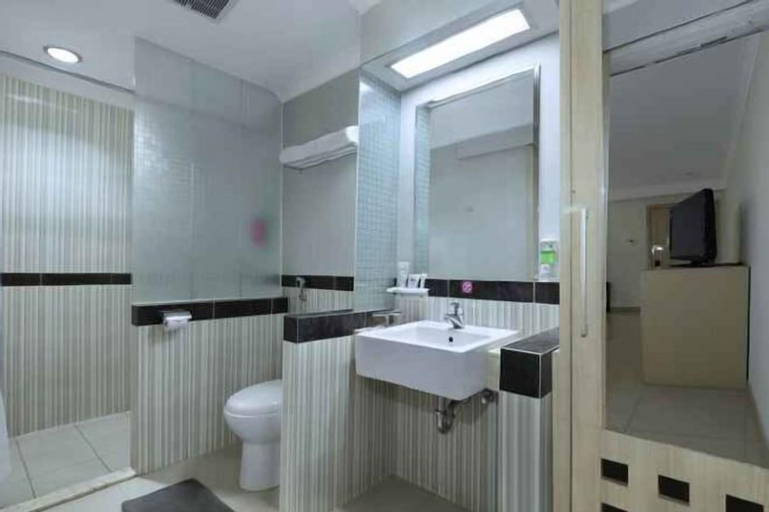 Bathroom 8