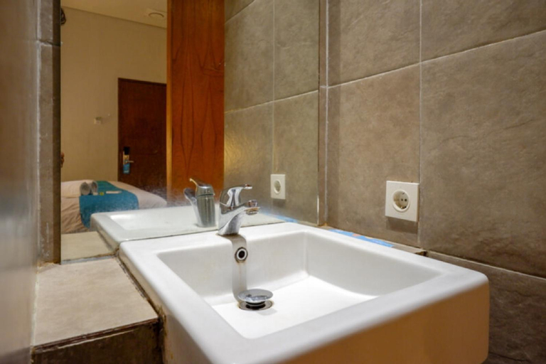 Bathroom 13