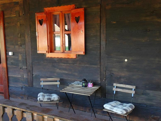 Others 3, Pod orehom drvena kuca i sauna, Radoboj