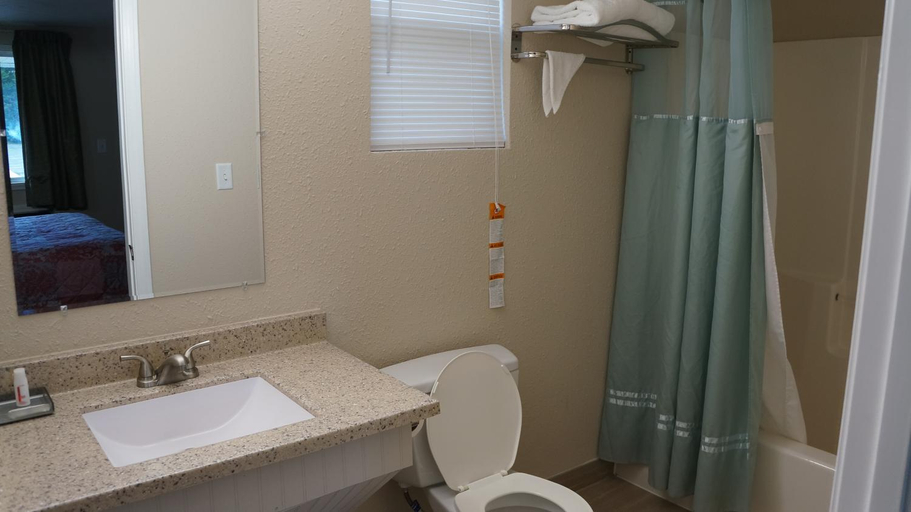 Bathroom 2, Best Stay Inn, Norfolk