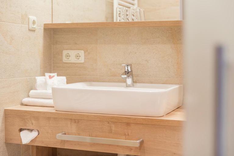 Bathroom 2, Hotel Salzburger Hof, Zell am See
