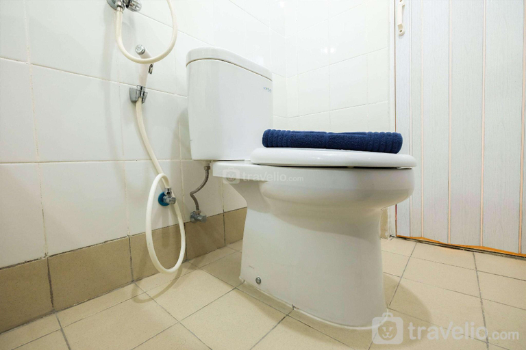 Bathroom 3, Spacious 2BR Apt Bassura City Mall By Travelio, East Jakarta