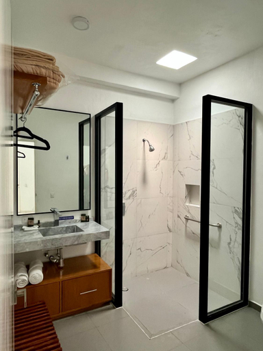 Bathroom 4, Villa Santa Julia, Del Centro