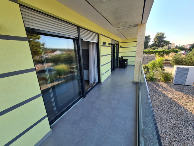 Others 5, Villa Patricia, Stari Grad