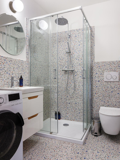 Shower 2, Tyzenhauz Apartments Vistula with Parking, Kraków City