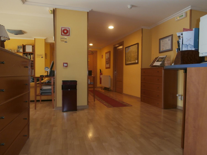 Public Area 2, Hostal El Volante, Navarra