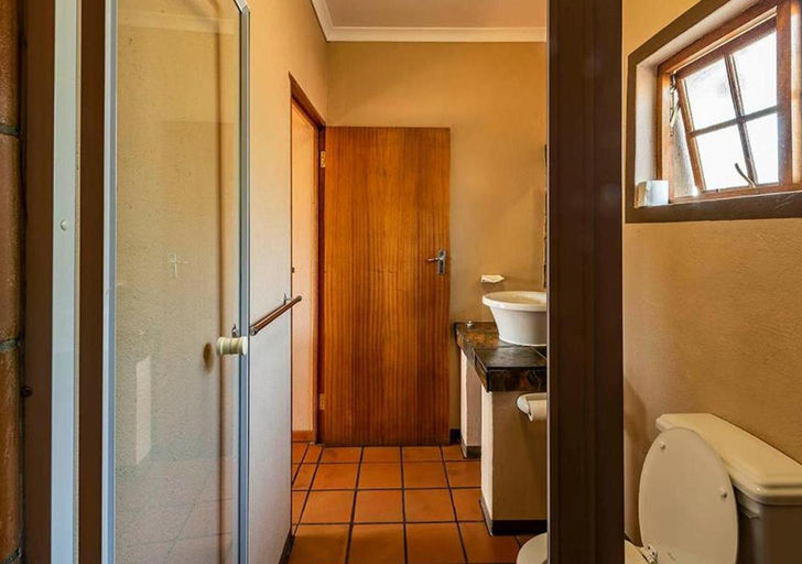 Bathroom 4, Kuruman Hotel, John Taolo Gaetsewe