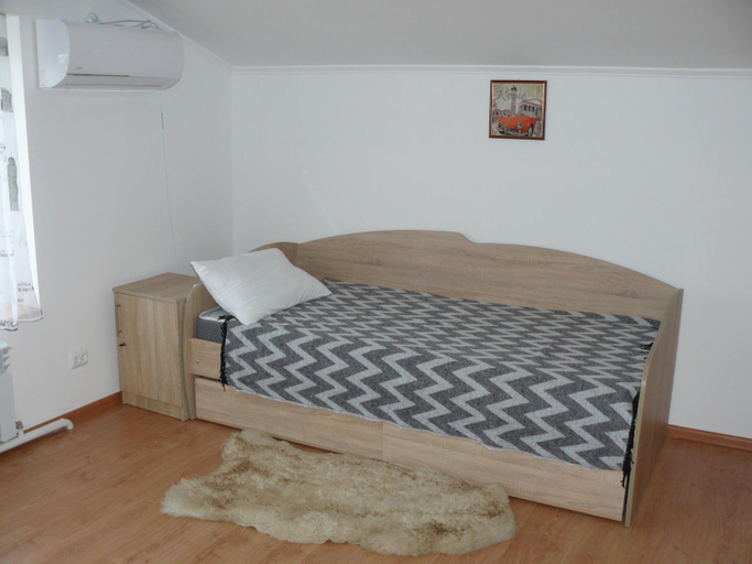 Others 3, Hostynnyi Botsiun, Dubnivs'ka