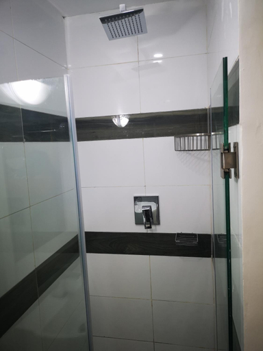 Bathroom 2, Jardim das Acacias, Maputo