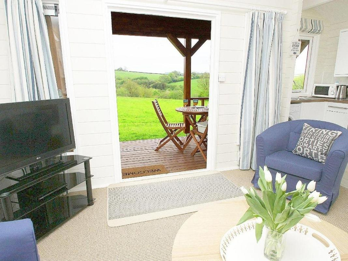 Others 5, Sam's Cabin, Cornwall