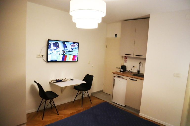 Others 5, Room Nada, Split