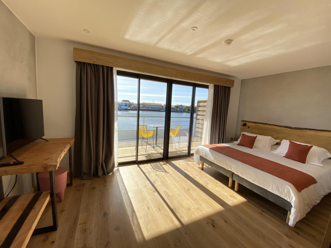 Bedroom 4, LES 12 DE LARROS, Gironde
