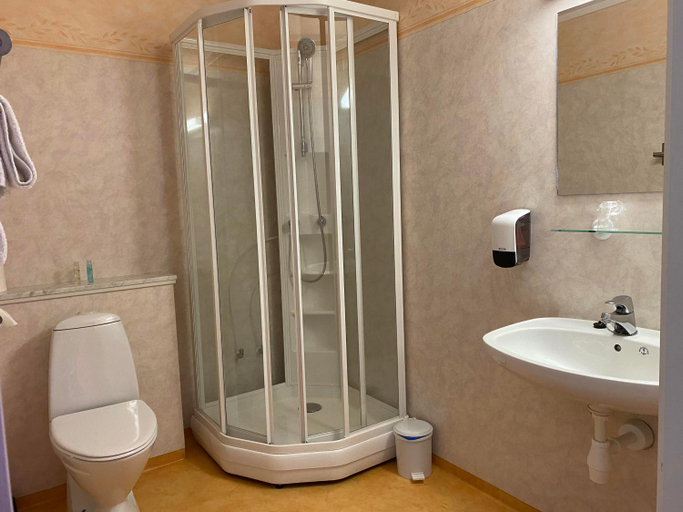 Bathroom 4, Kongsvinger Budget Hotel, Kongsvinger