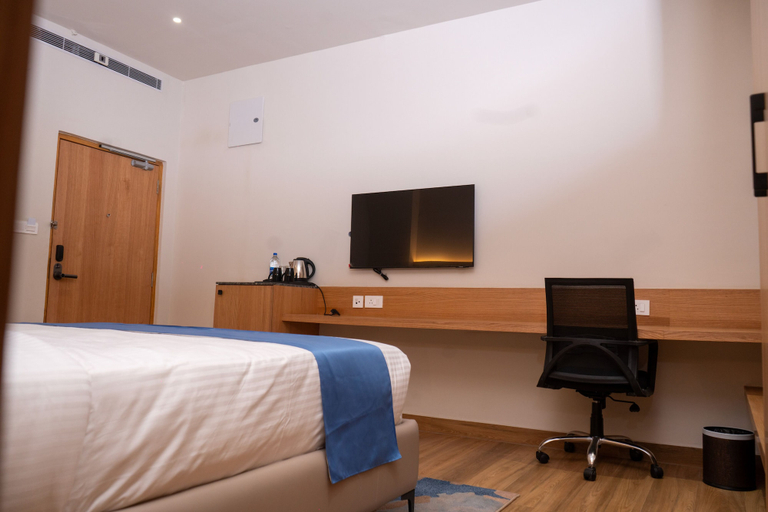 Bedroom 1, Clarion Hotel Hyderabad, Hyderabad