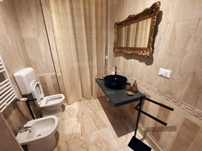 Others 4, B&B Siliade, Pescara