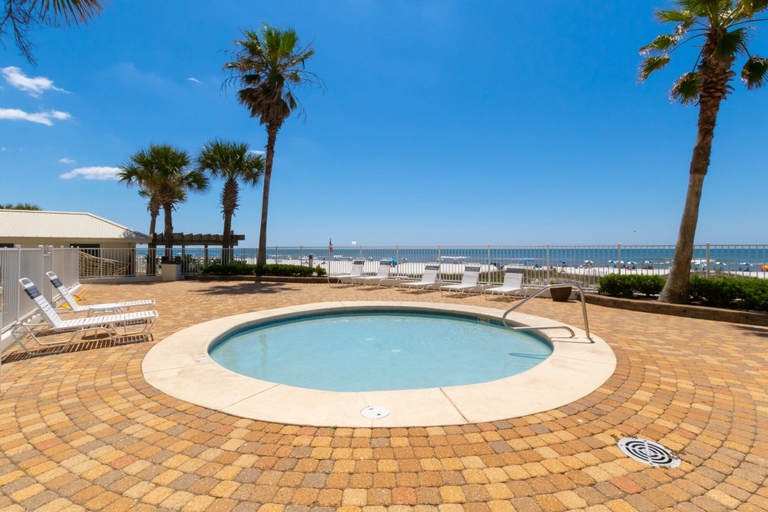 Sport & Beauty 4, Windward Pointe 1506, Baldwin
