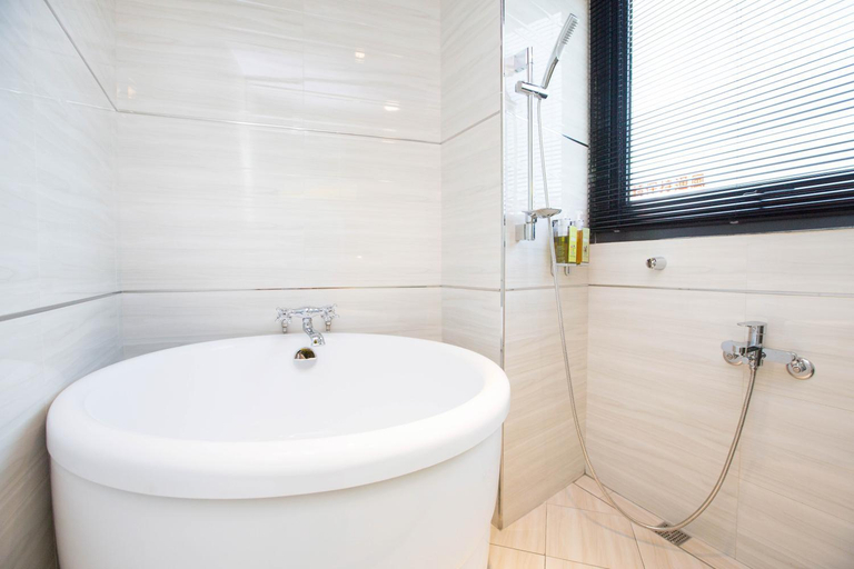 Bathroom 7