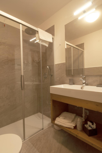 Bathroom 3, Albergo Antelao, Belluno