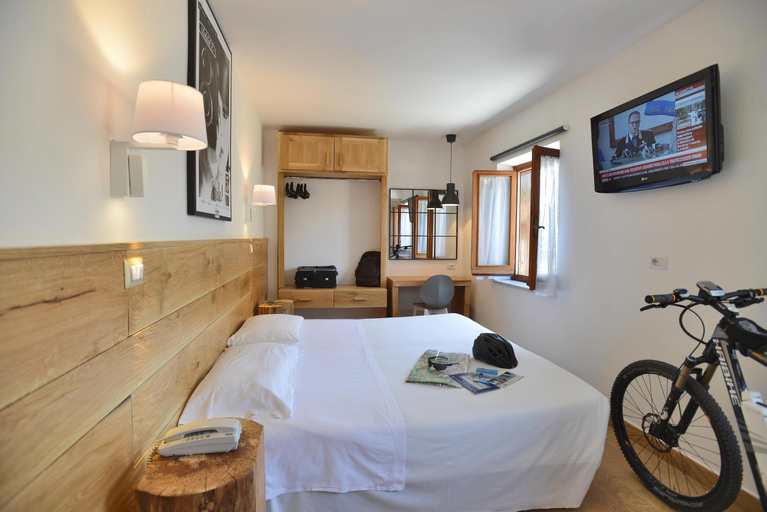 Others 5, Albergo Les Dependances, Perugia
