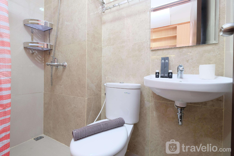 Bathroom 3, Nice Studio at Transpark Cibubur Apt By Travelio, Depok