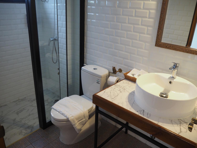 Bathroom 4