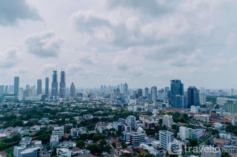 Exterior & Views 24