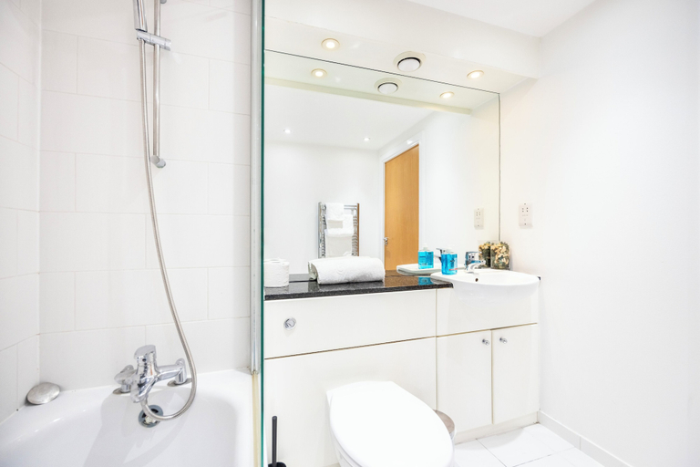 Bathroom, Hide Out Two Bed Apartment at ExCeL, London