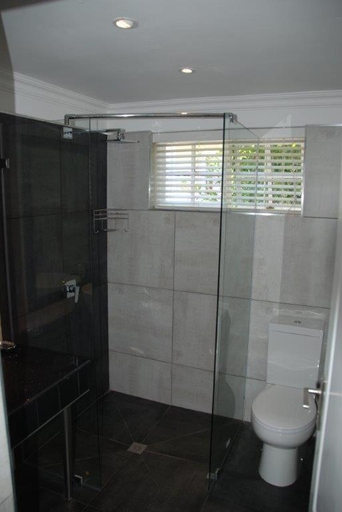 Bathroom 3, Knysna Inn, Eden