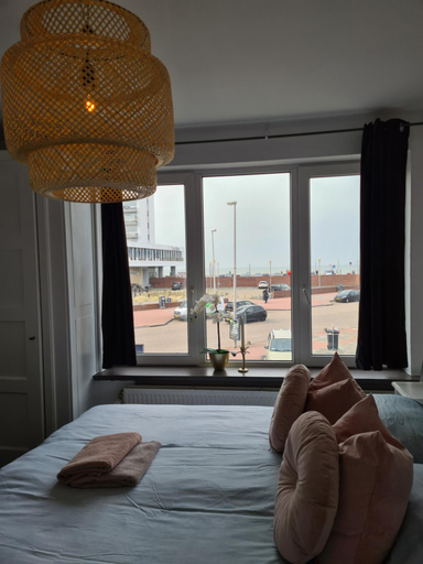 Others 4, Evy's place, Zandvoort