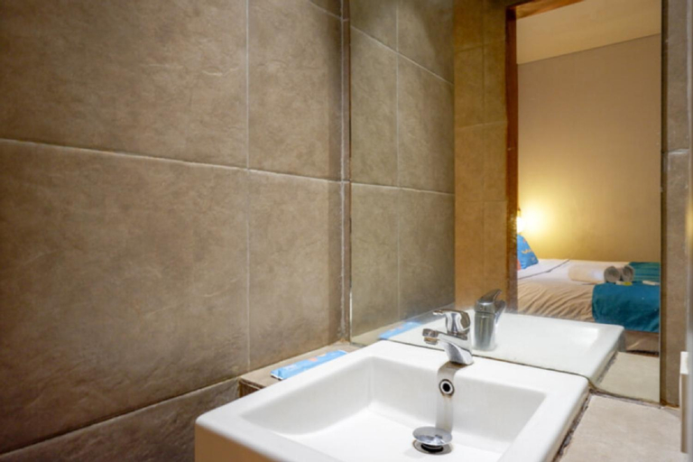Bathroom 16