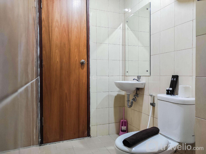 Bathroom, Homey and Comfy 2BR at Vida View Apt By Travelio, Makassar