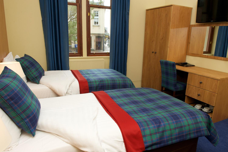 Bedroom 2, The Pipers' Tryst Hotel, Glasgow