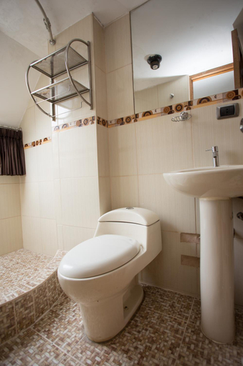 Bathroom 3, Hotel Inka King, Urubamba