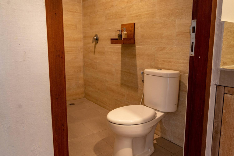 Bathroom 2, Pondok Juli Canggu, Badung