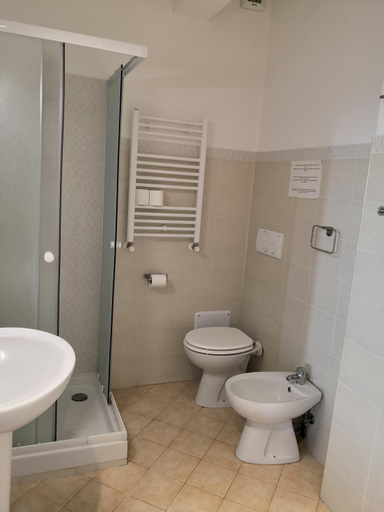 Bathroom 4, Domus Getsemani, Rome