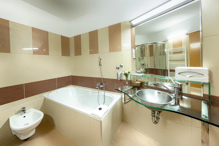 Bathroom 5, MenDan Magic Spa & Wellness Hotel, Nagykanizsai/Zalakaros