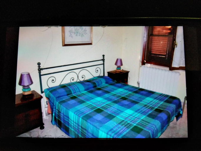 Others 4, B&B Sara, Sassari