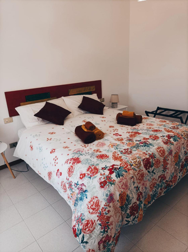 Others 4, B&B RossoArancio, Pisa