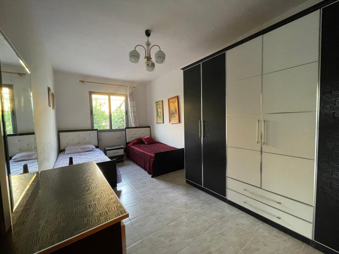 Bedroom 2, Lovely spacious house with big garden, Elbasanit