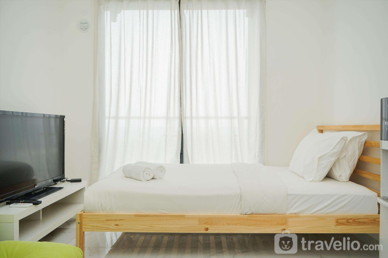 Bedroom 2, Studio Comfort Design at Sky House BSD By Travelio, South Tangerang