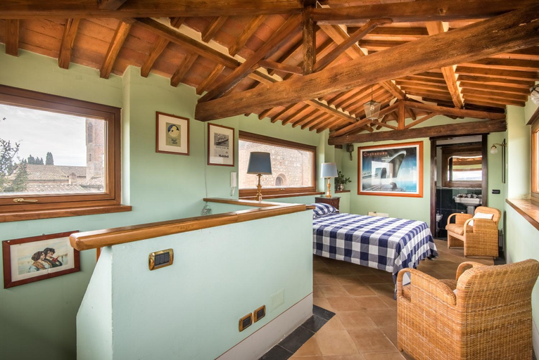 Bedroom 4, Smallville, Siena