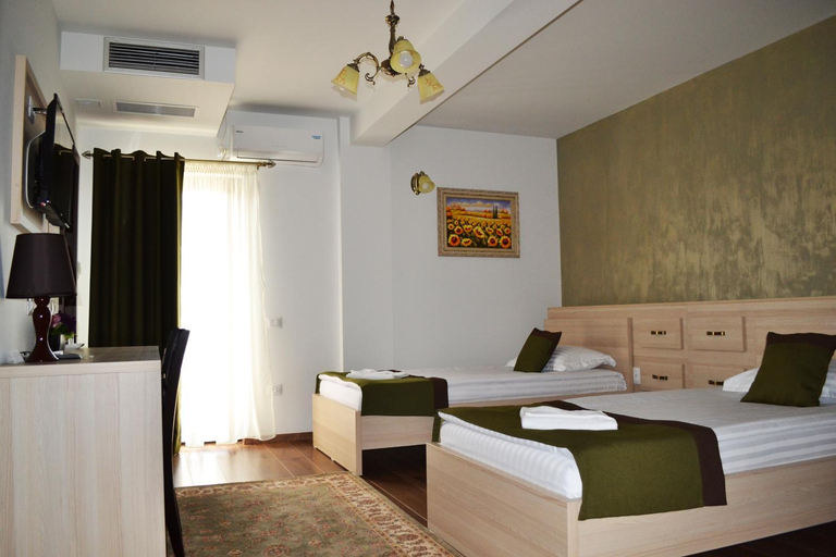 Others 5, Casa Caroli, Targu Jiu