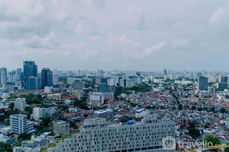 Exterior & Views 25