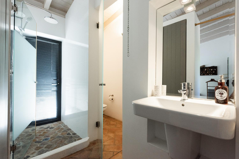Bathroom 3, Altanure Casa Terra - Ecological Boutique Stay, Alcoutim