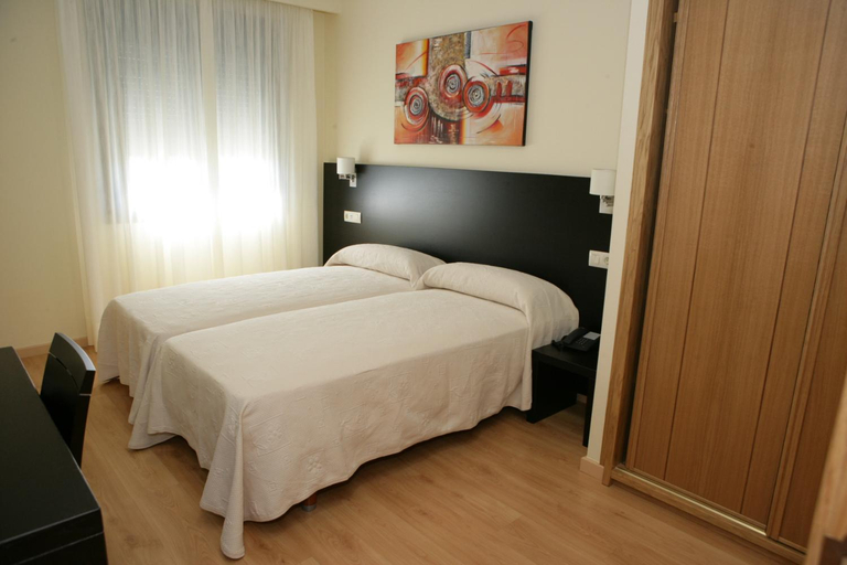 Bedroom 2, HOTEL BRUMA II, Ourense