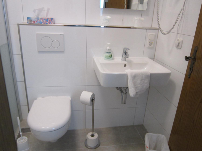 Bathroom 2, Hotel Princess, Main-Kinzig-Kreis