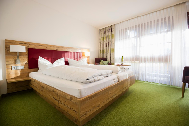 Bedroom 4, Hotel & Gasthaus Zum Hirschen, Breisgau-Hochschwarzwald