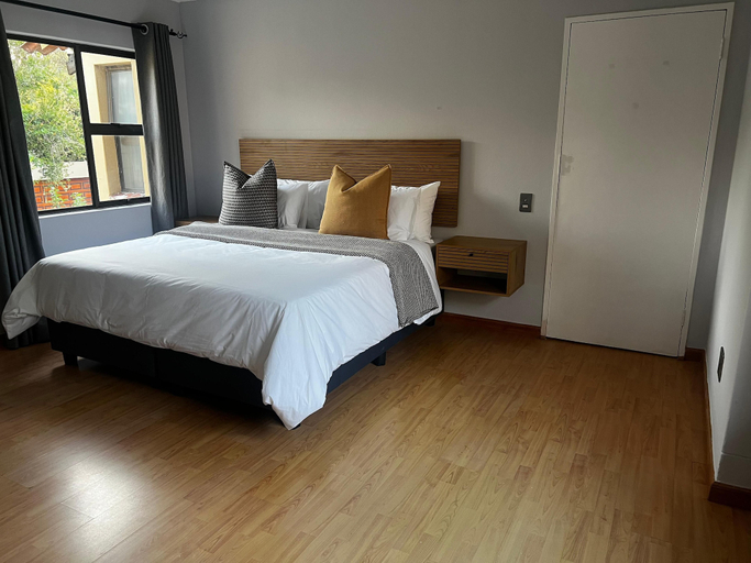 Bedroom 2, Bryanston Luxurious 4-Bed Villa, City of Johannesburg