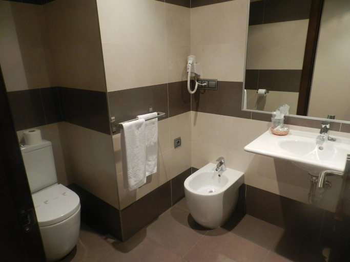Bathroom 4, Hotel Rio Hortega, Valladolid